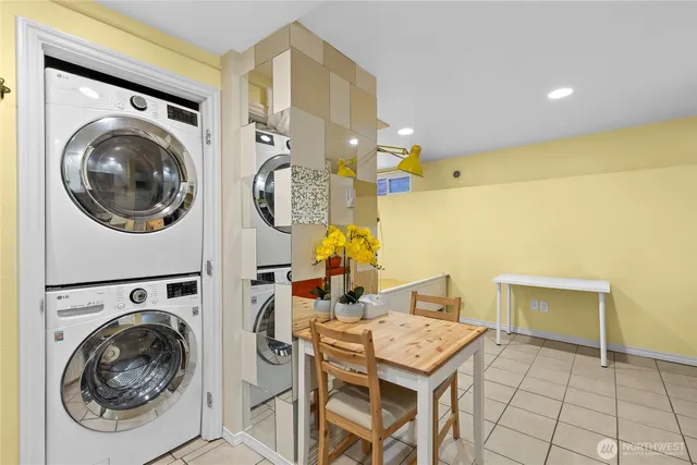 $1,300 | 4525 South Henderson Street, Unit 103, Seattle, WA 98118