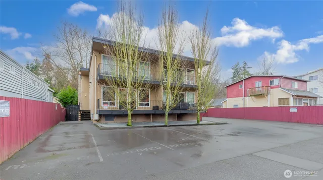 $1,300 | 4525 South Henderson Street, Unit 103, Seattle, WA 98118