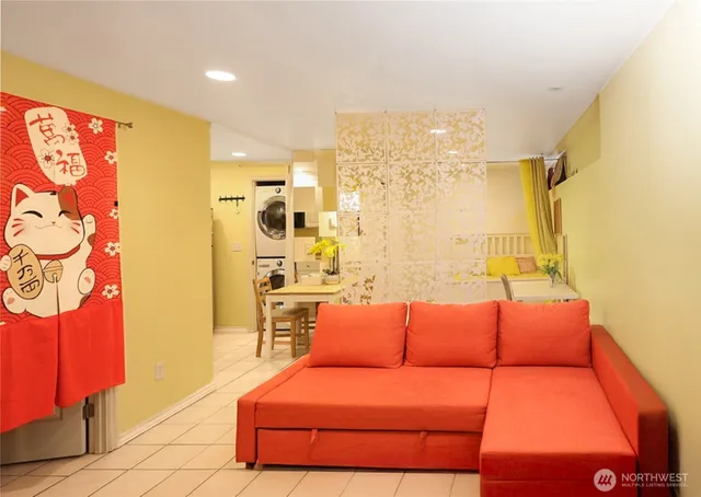 $1,300 | 4525 South Henderson Street, Unit 103, Seattle, WA 98118