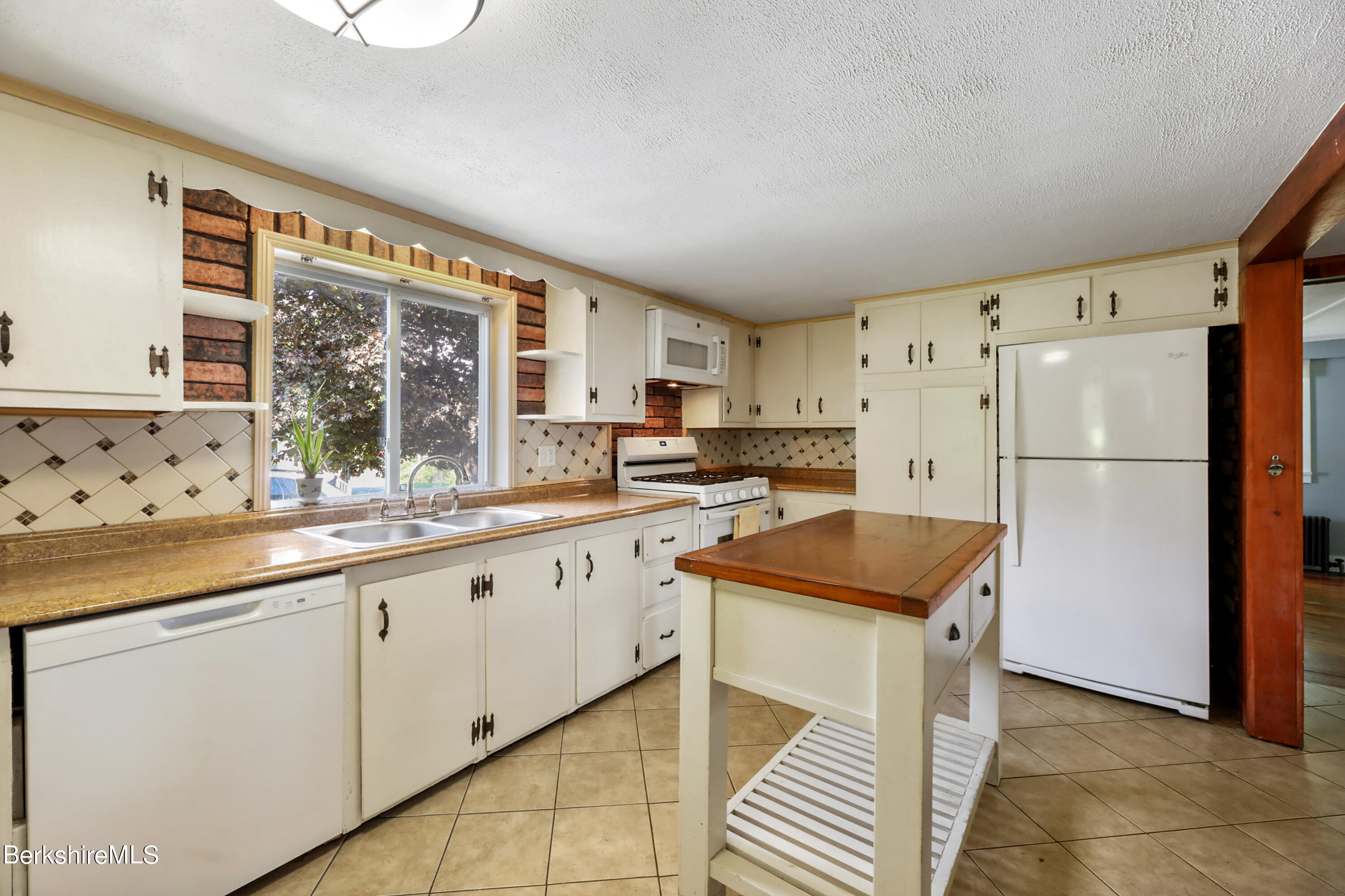 116 Wells Road Cheshire, MA 01225 - Photo 8 of 30 Kitchen