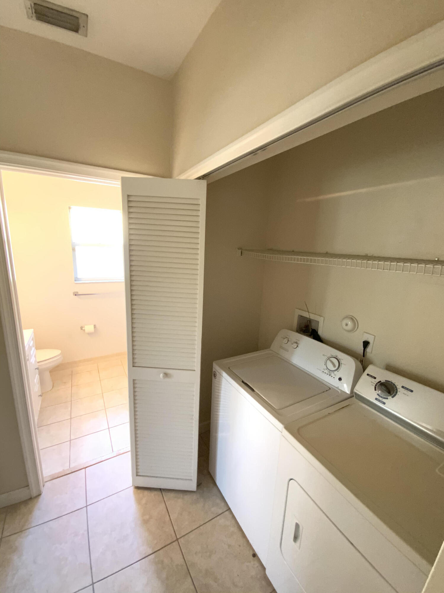 2033 Prairie Key Road Palm Springs, FL 33406 - Photo 17 of 19 02C18099-E5F2-44D7-B11A-86F6D4DE6137