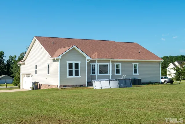 a view of front of house with a yard