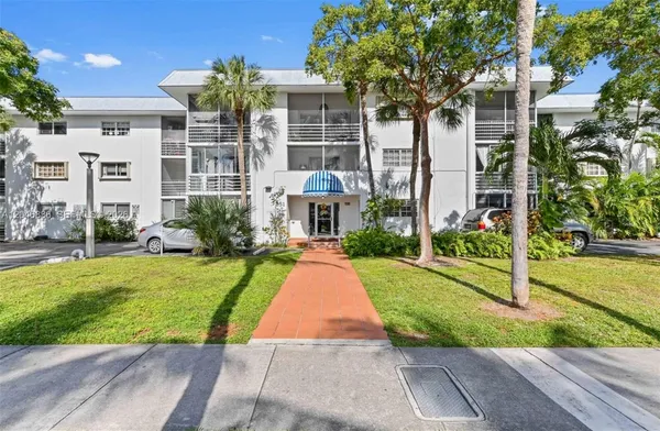 $2,900 | 251 Galen Drive, Unit 302, Key Biscayne, FL 33149