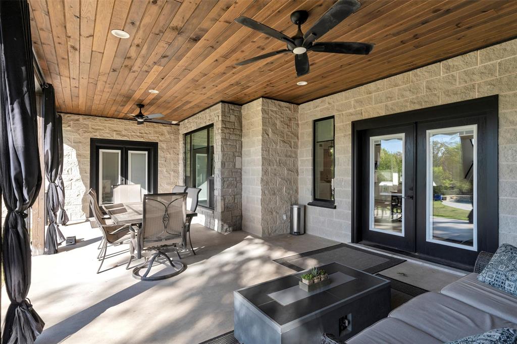 175 Bittersweet Trail Weatherford, TX 76088 - Photo 33 of 40 a living room with furniture and a table