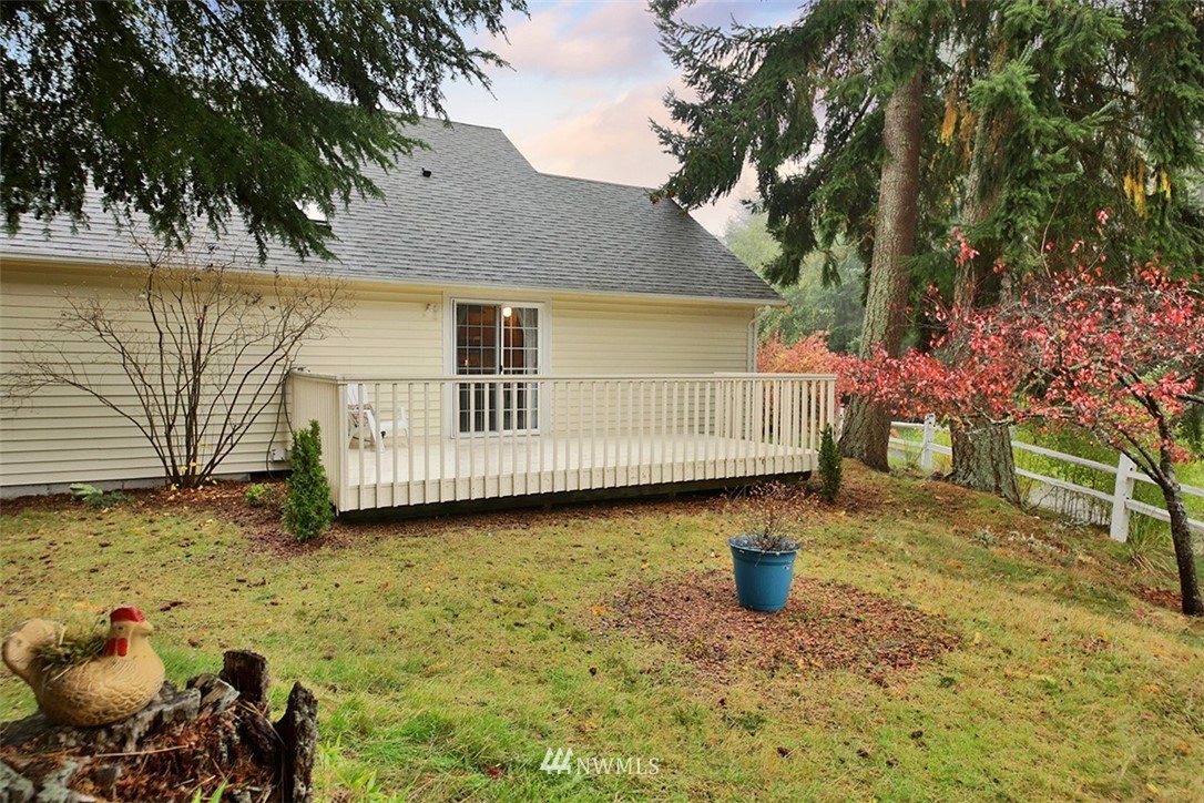 3678 Britzman Loop Clinton, WA 98236 - Photo 9 of 27 Gallery Image 9