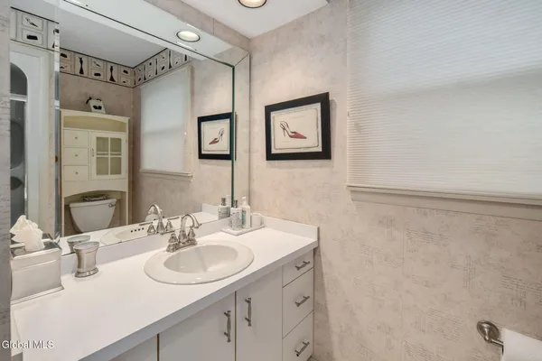 $549,900 | 63 Bittersweet Lane, Bethlehem, NY 12159