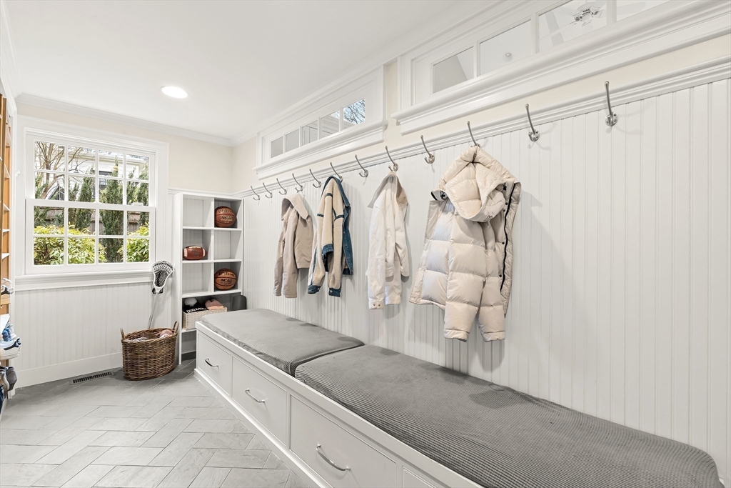 27 Radcliffe Road Wellesley, MA 02482 - Photo 18 of 38