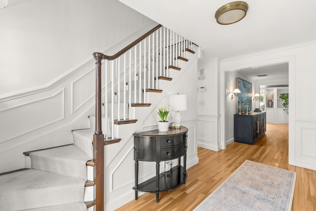 27 Radcliffe Road Wellesley, MA 02482 - Photo 2 of 38