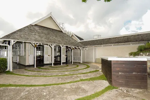 a house view with a outdoor space