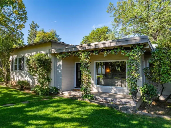 $619,900 | 1050 Royal Oaks Drive, Redding, CA 96001