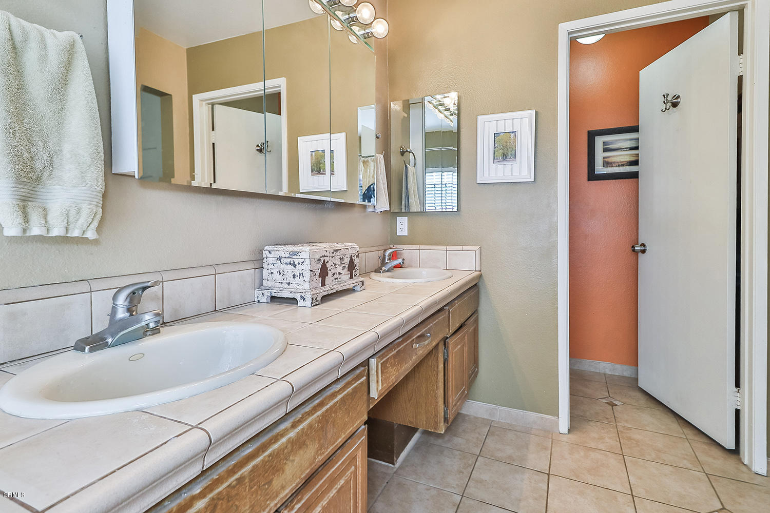 4225 Pancho Road Camarillo, CA 93012 - Photo 28 of 37 jMain Bedroom Suite5