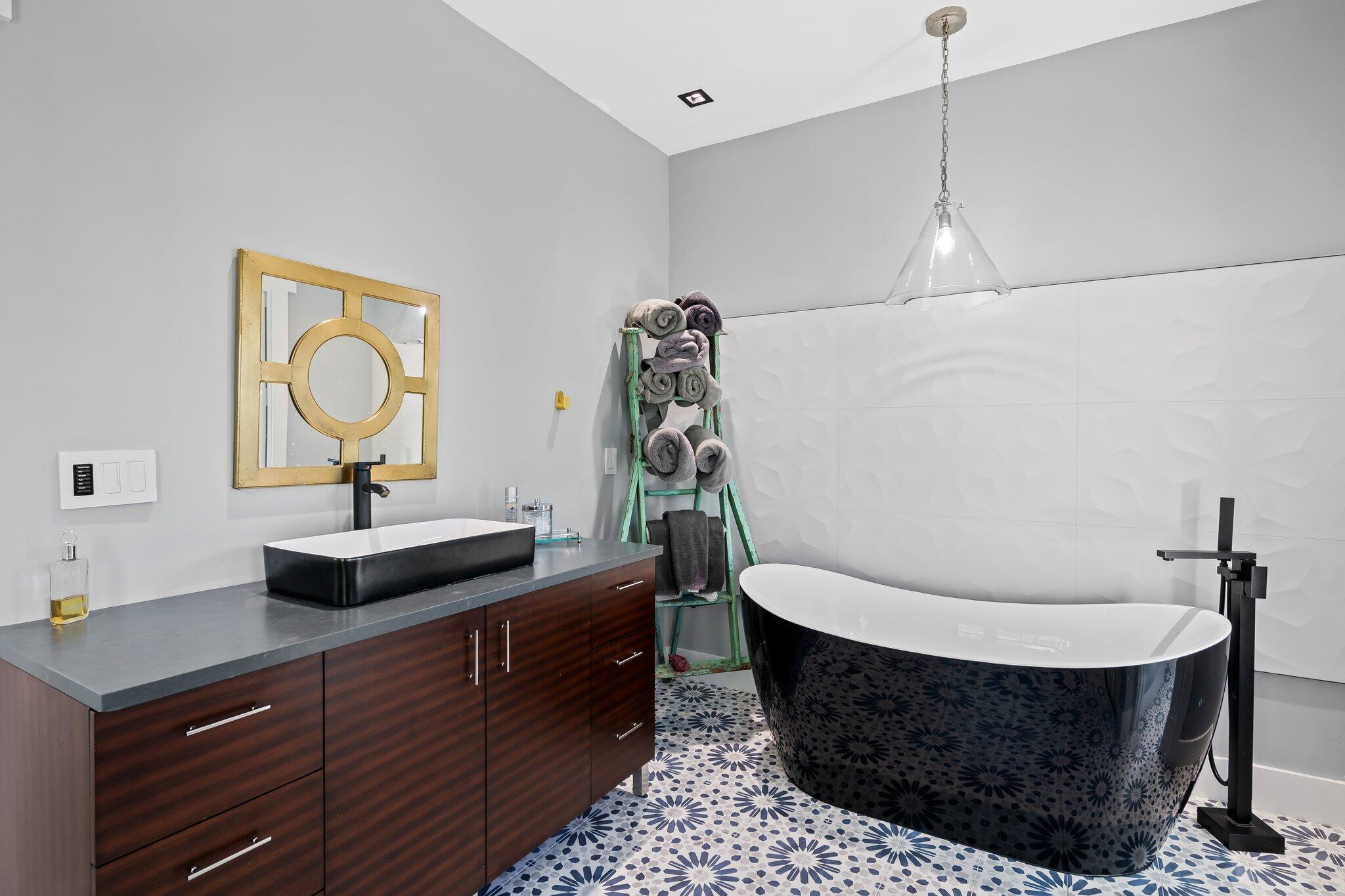 38 Hersey Drive Ocean Ridge, FL 33435 - Photo 24 of 33 a room with a couch and a table