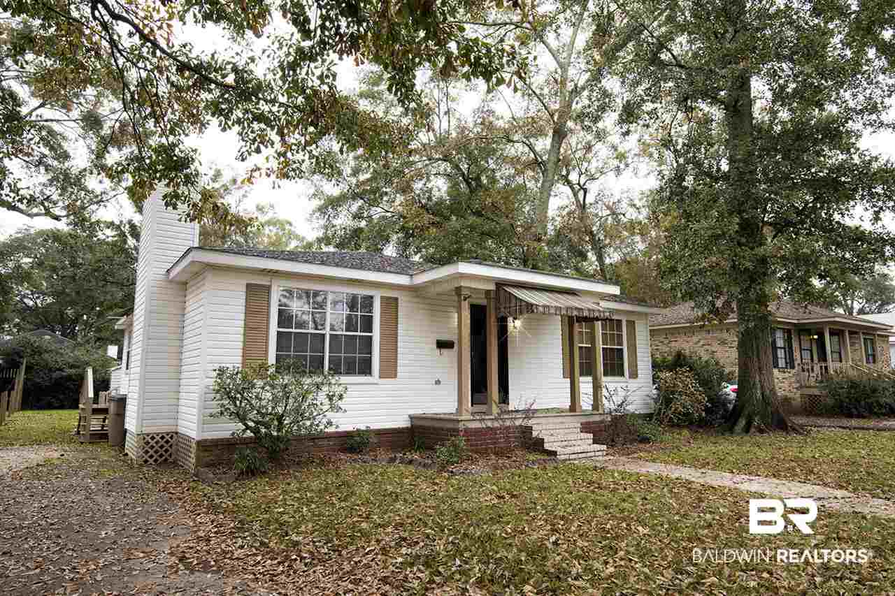 19 Felder Place Mobile, AL 36606 - Photo 2 of 26 Cottage Style Home