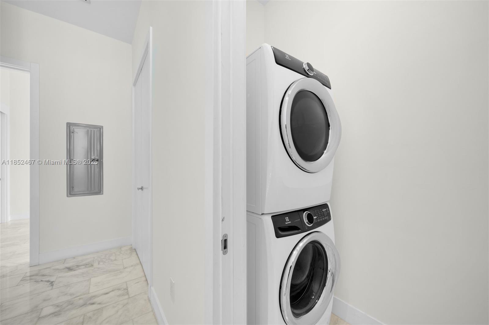 1451 Brickell Avenue, Unit 5302 Miami, FL 33131 - Photo 21 of 25 a utility room with dryer and washer
