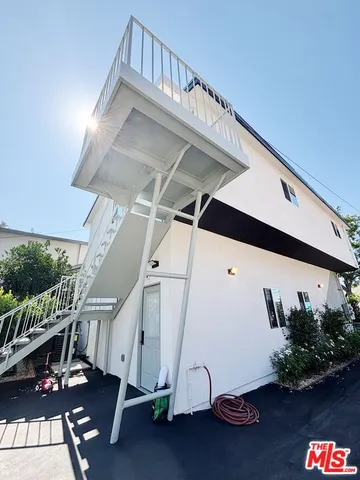 $4,999 | 713 Devirian Place, Altadena, CA 91001