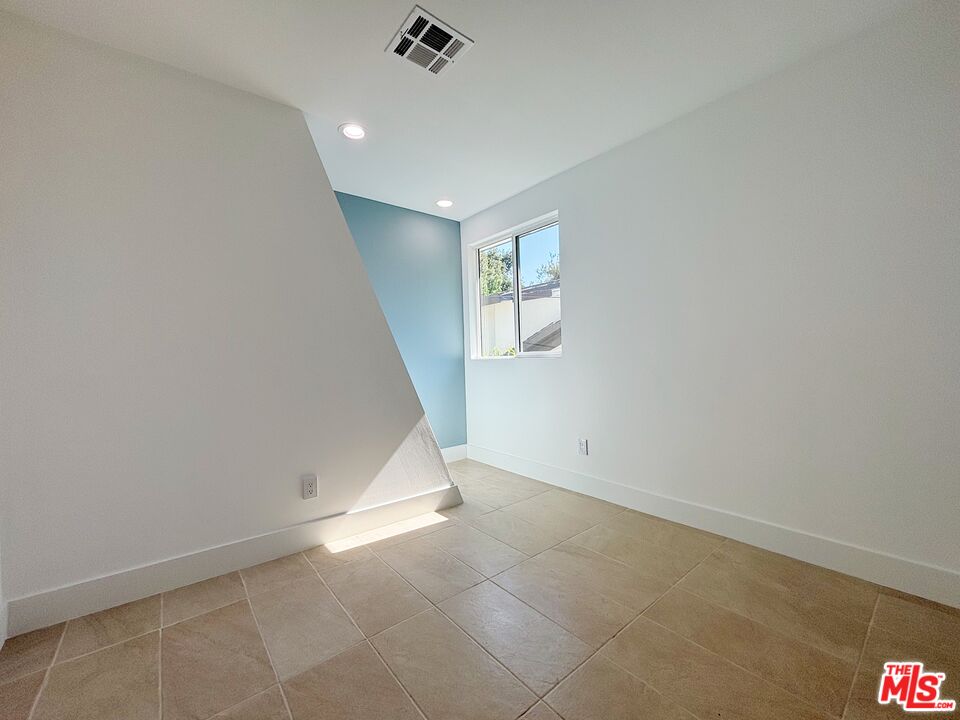 713 Devirian Place Altadena, CA 91001 - Photo 10 of 23 an empty room with windows