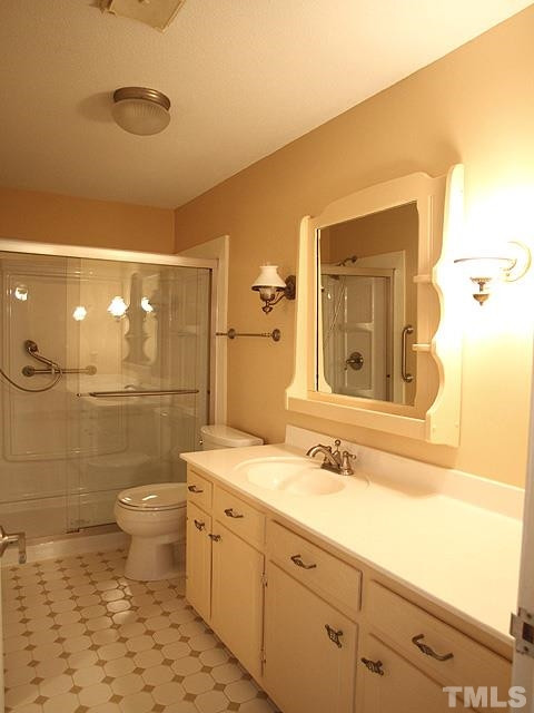 1103 Briardale Road Durham, NC 27712 - Photo 15 of 25 Master Bath/Spa