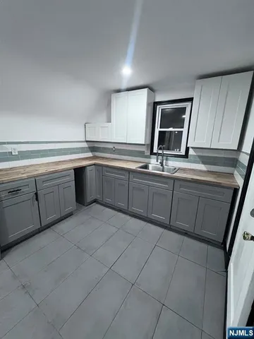 $2,400 | 145 Parker Avenue, Hawthorne, NJ 07506