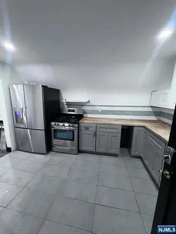 $2,400 | 145 Parker Avenue, Hawthorne, NJ 07506