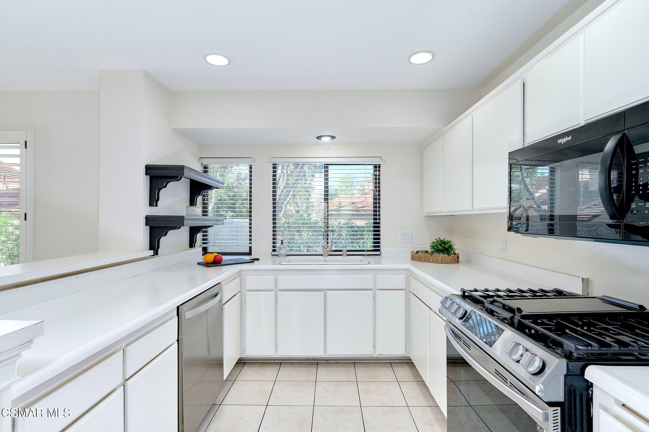 5368 Rainwood Street, Unit 65 Simi Valley, CA 93063 - Photo 13 of 34 012_5368_rainwood_st._0012_670