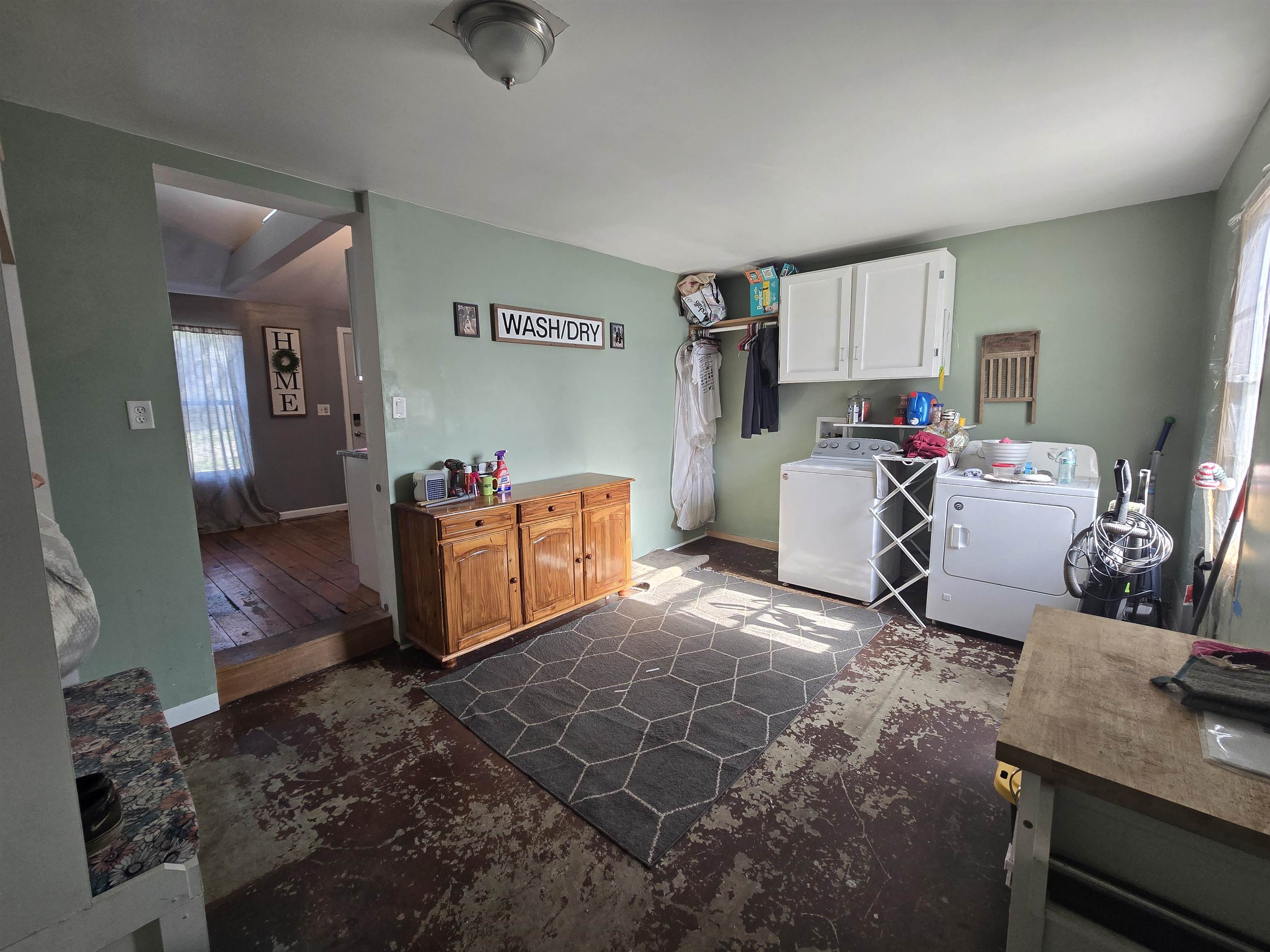 732 West 2nd Street Byron, IL 61010 - Photo 11 of 22 a living room with furniture