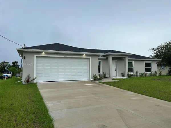 $2,500 | 3415 20th Street West, Unit 3415, Lehigh Acres, FL 33971