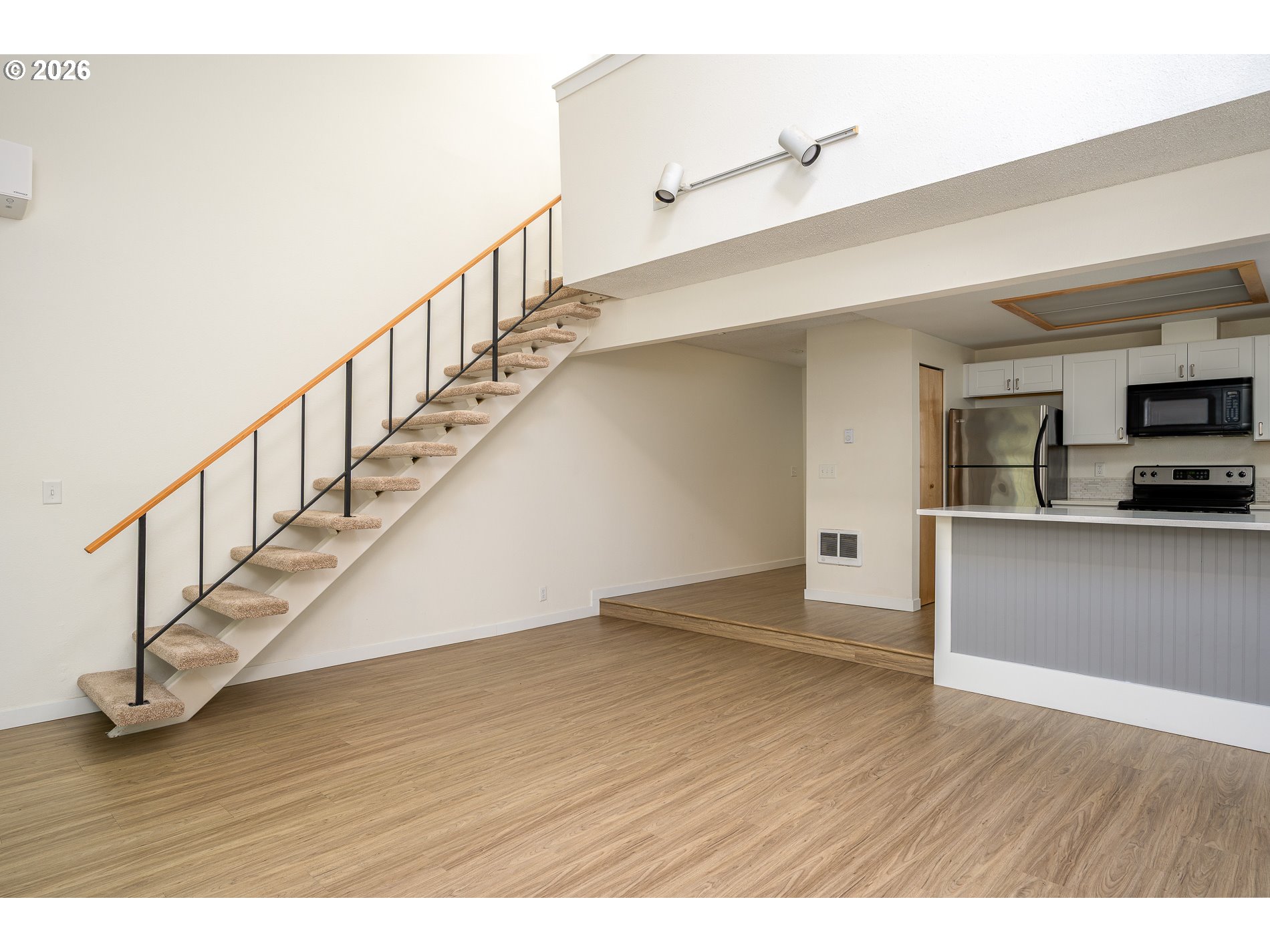 4684 Southwest Comus Place, Unit 1G Portland, OR 97219 - Photo 15 of 38