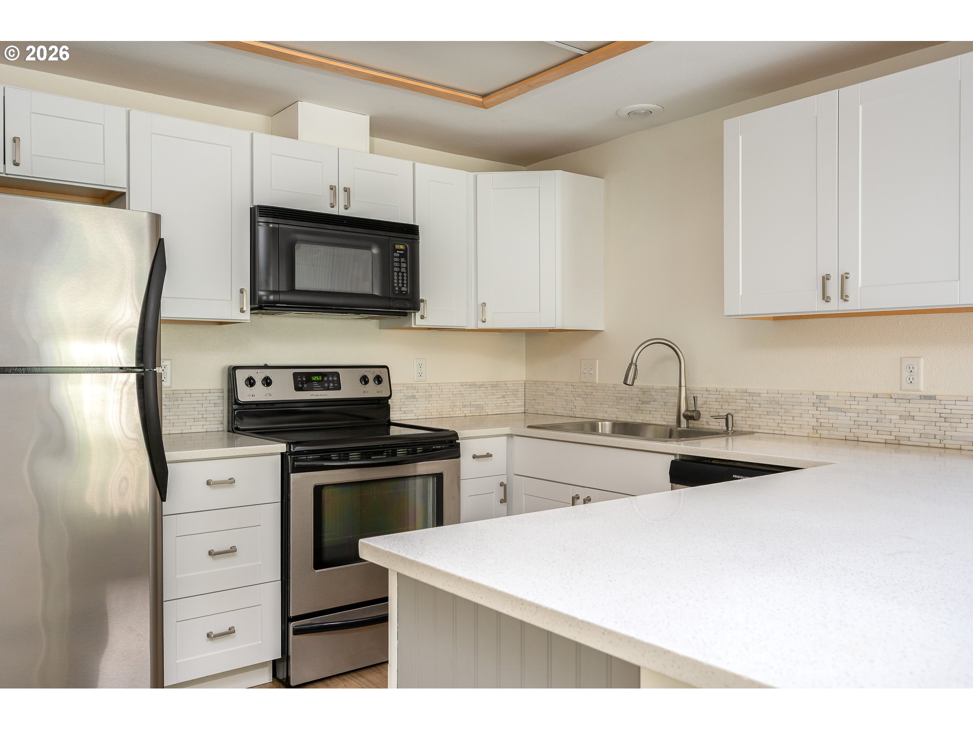 4684 Southwest Comus Place, Unit 1G Portland, OR 97219 - Photo 6 of 38