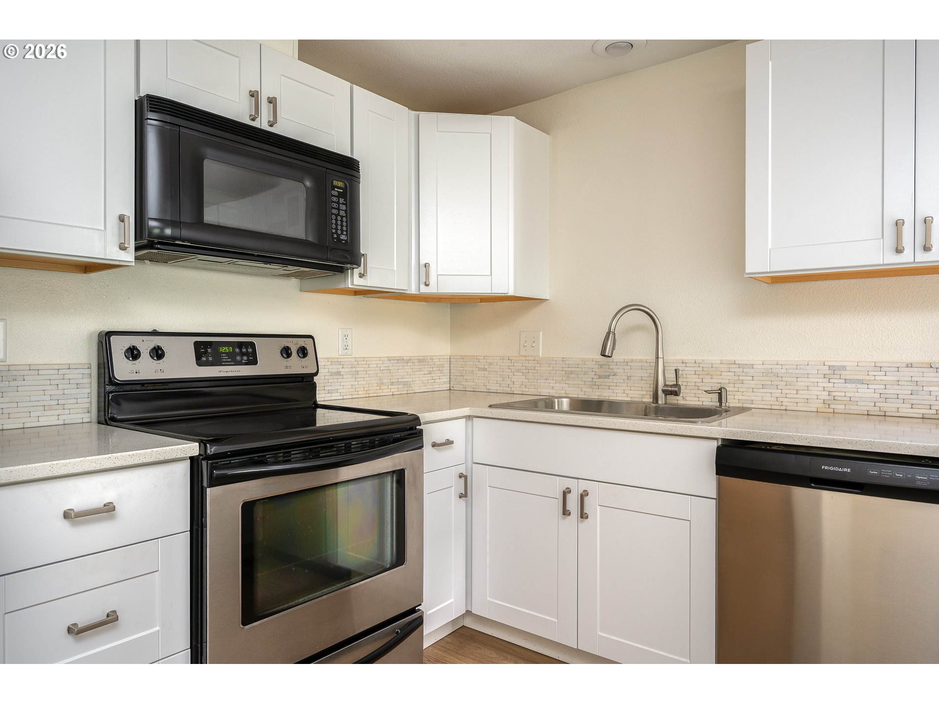 4684 Southwest Comus Place, Unit 1G Portland, OR 97219 - Photo 7 of 38