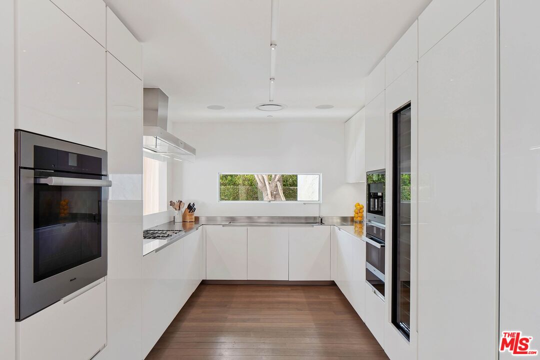 1106 North Hillcrest Road Beverly Hills, CA 90210 - Photo 6 of 21