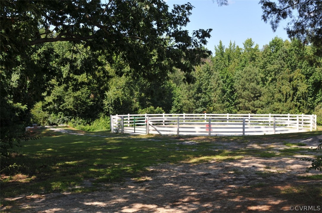 1885 Robertsons Road Blackstone, VA 23824 - Photo 5 of 48 This equine training ring is another wonderful pro