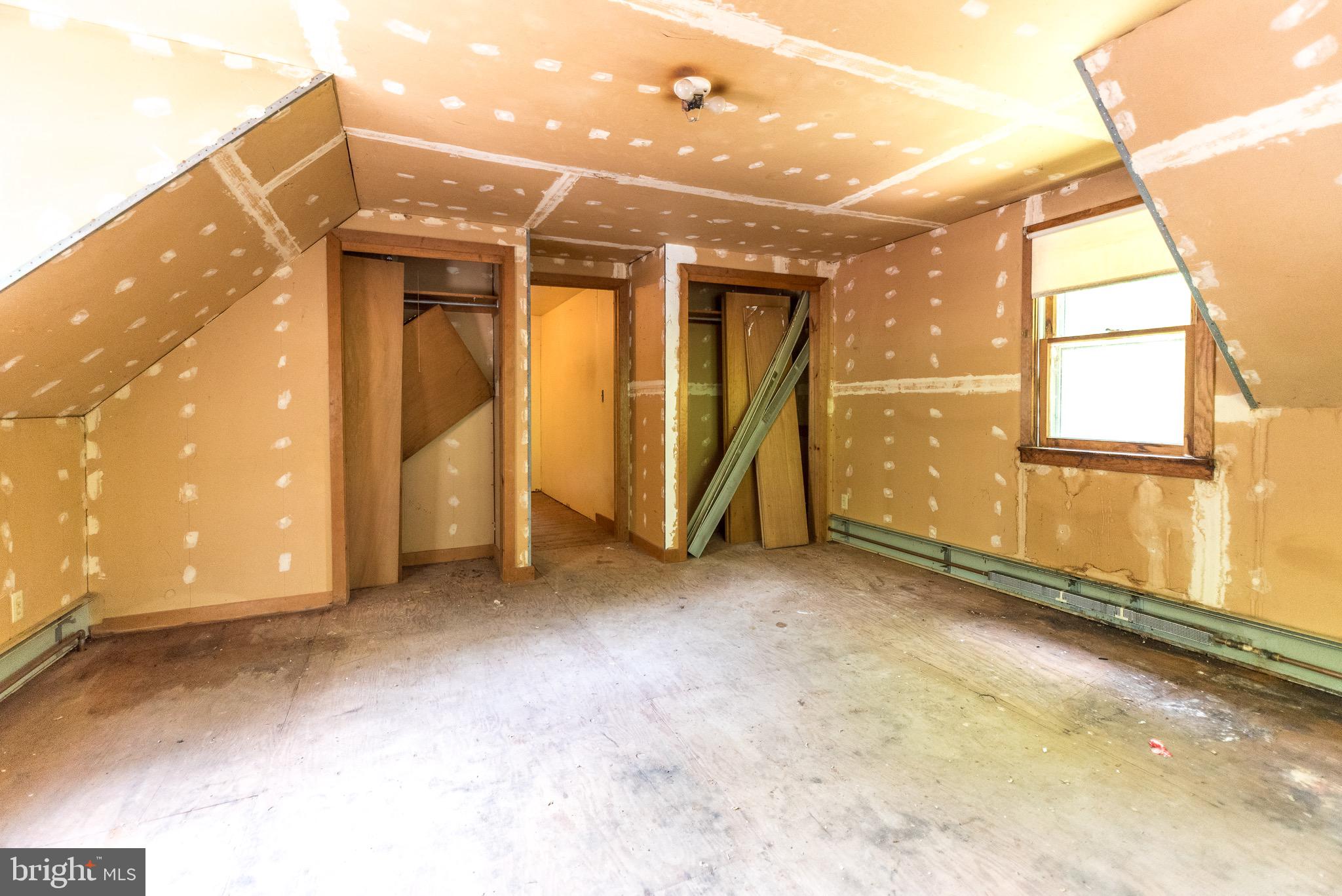 118 Geigel Hill Road Erwinna, PA 18920 - Photo 22 of 30 an empty room with windows