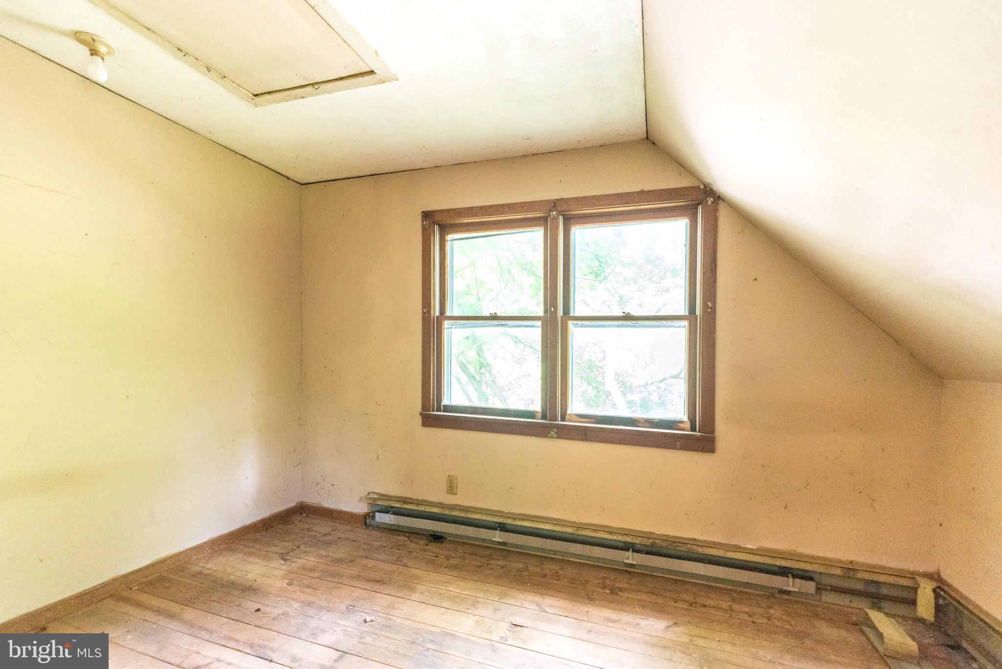 118 Geigel Hill Road Erwinna, PA 18920 - Photo 23 of 30 an empty room with windows