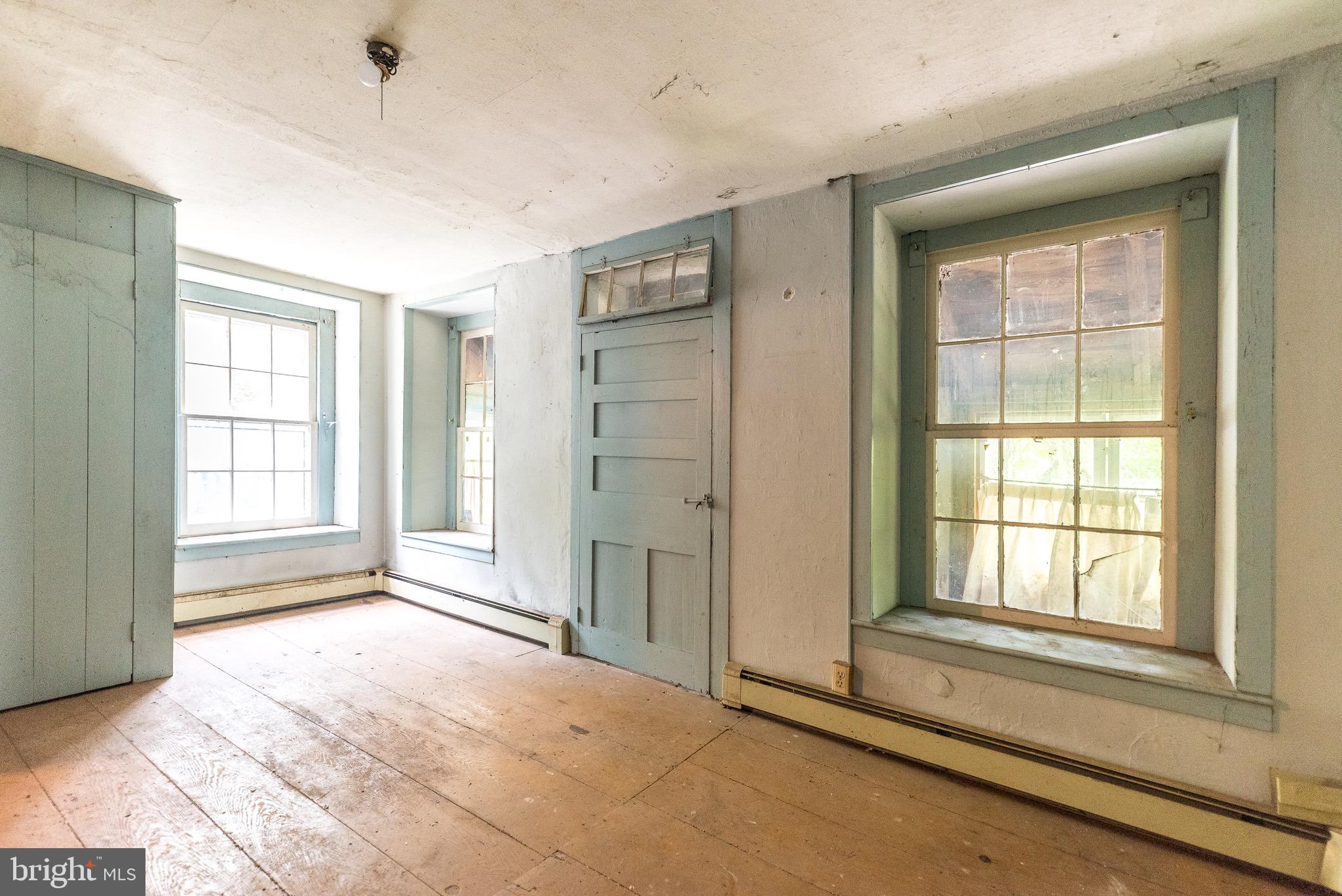 118 Geigel Hill Road Erwinna, PA 18920 - Photo 25 of 30 an empty room with windows