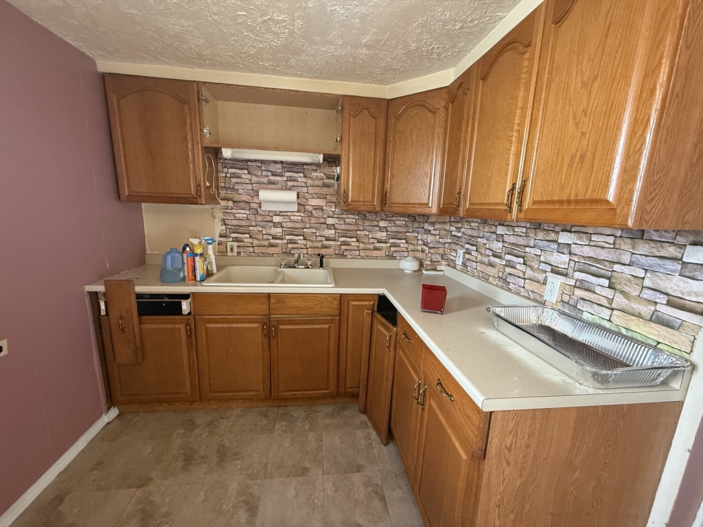 64 Suffolk Street Worcester, MA 01604 - Photo 13 of 24