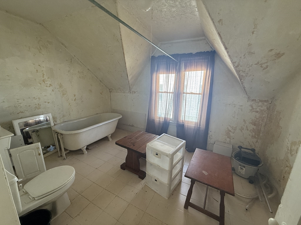 64 Suffolk Street Worcester, MA 01604 - Photo 18 of 24