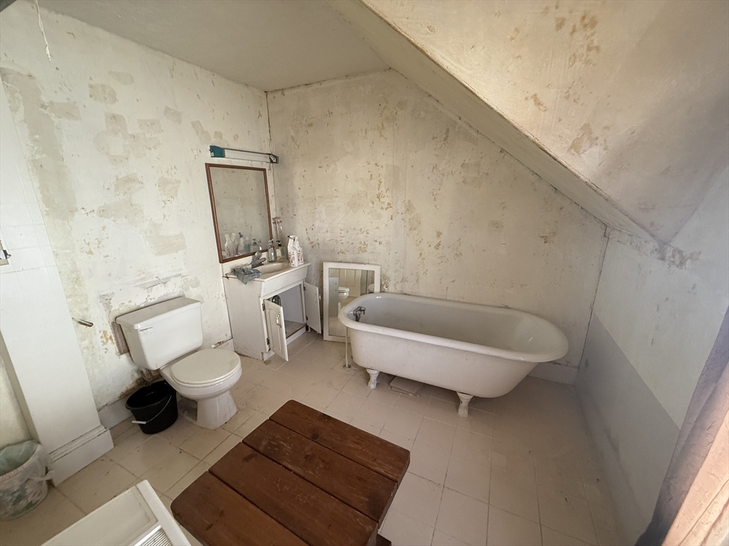 64 Suffolk Street Worcester, MA 01604 - Photo 19 of 24