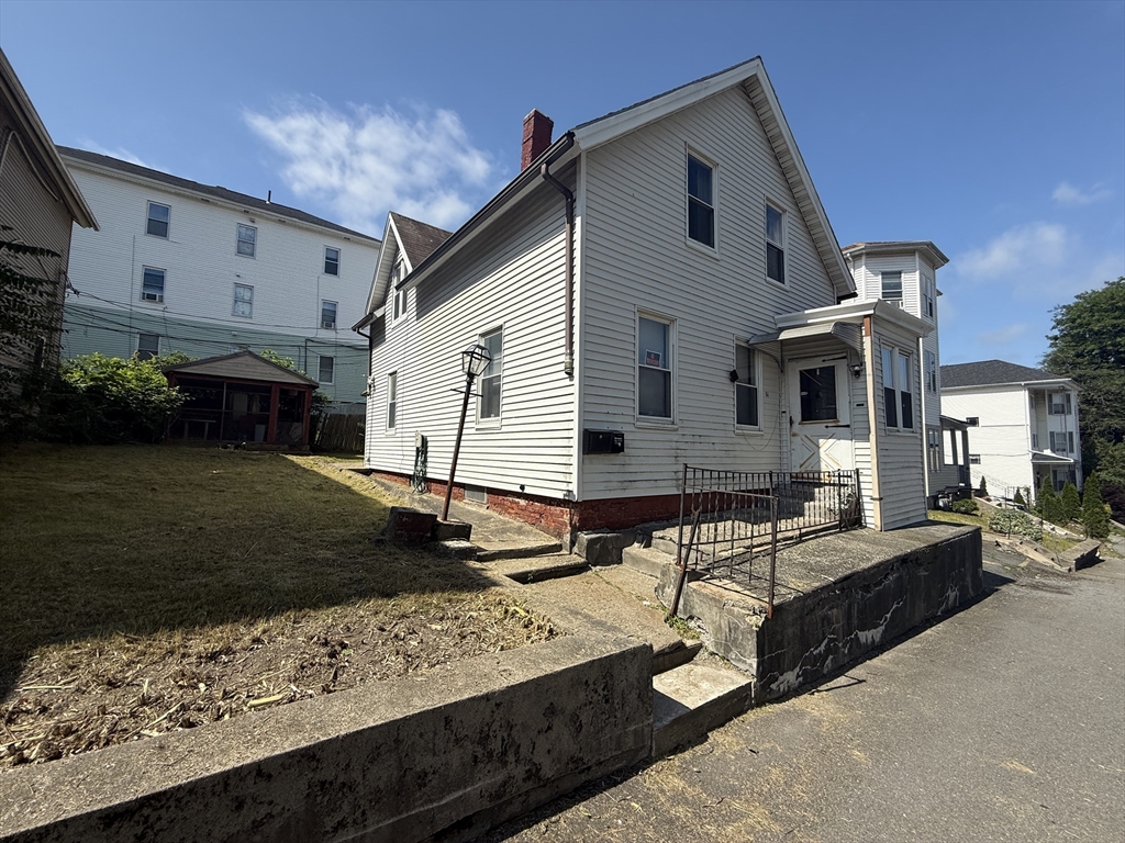 64 Suffolk Street Worcester, MA 01604 - Photo 2 of 24