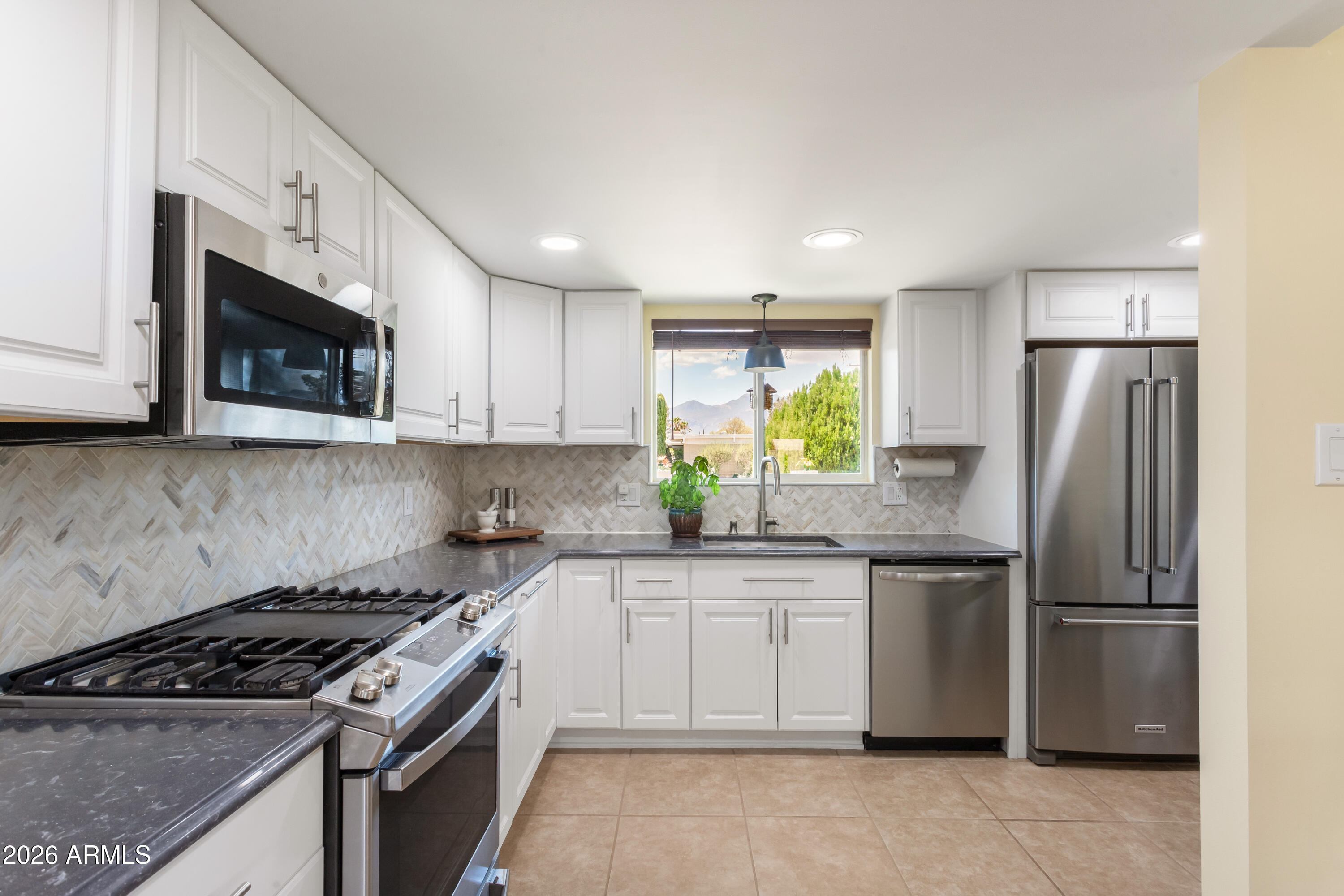 805 Suffolk Road Sierra Vista, AZ 85635 - Photo 13 of 49 kitchen