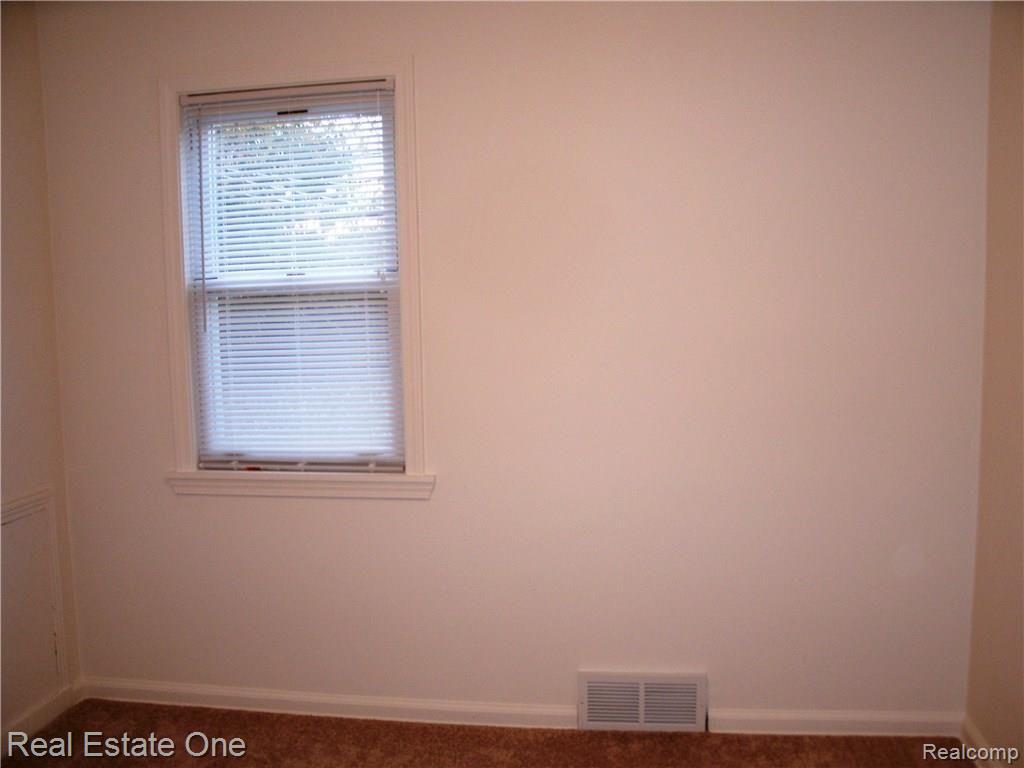 17584 Reno Street Riverview, MI 48193 - Photo 15 of 43 GEDC5743.JPG