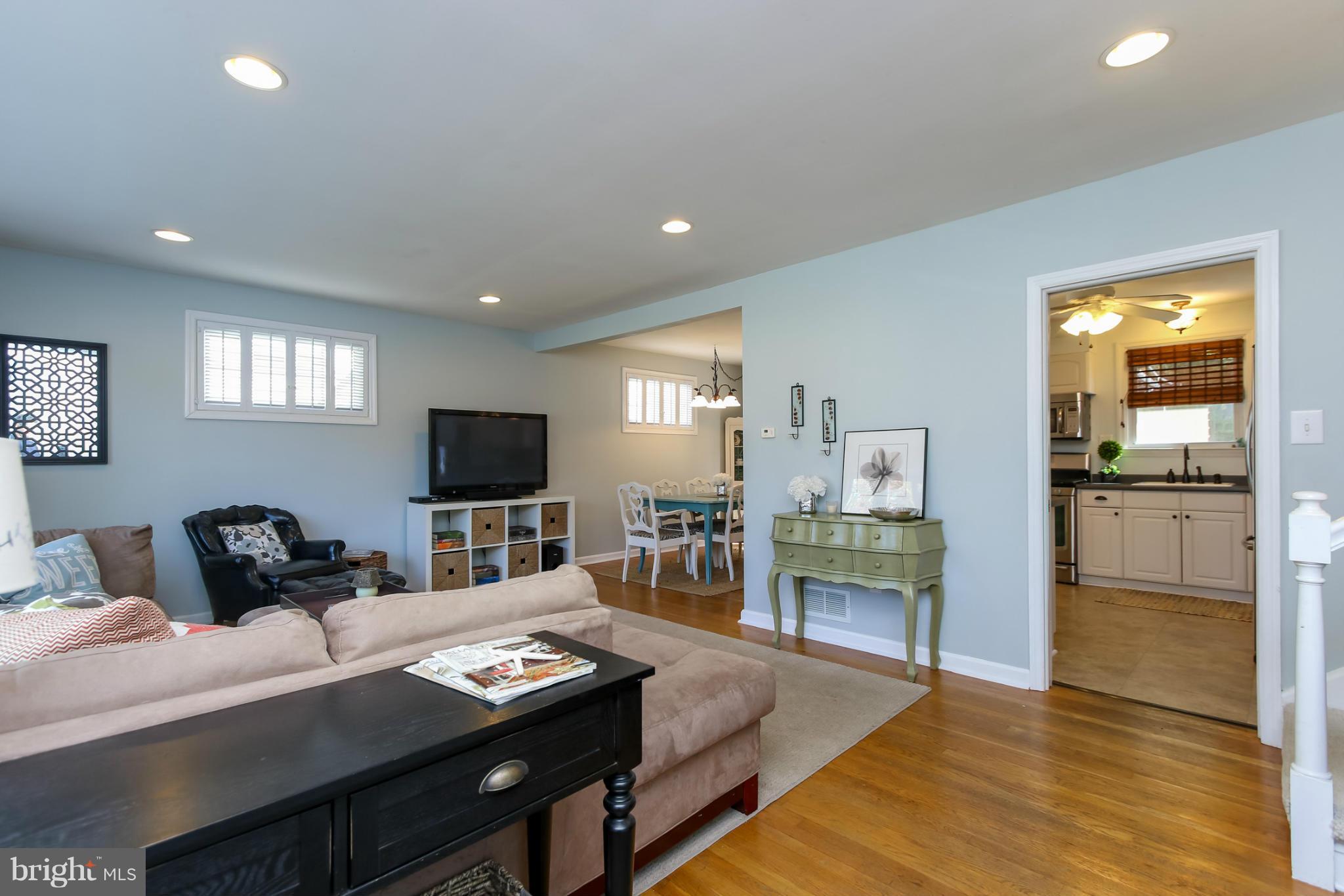 117 Tenbury Road Lutherville-Timonium, MD 21093 - Photo 3 of 23 Living Room
