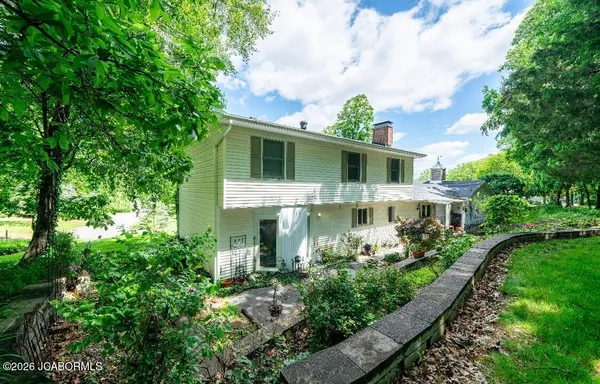 $379,900 | 2719 West Schellridge Road, Jefferson City, MO 65109