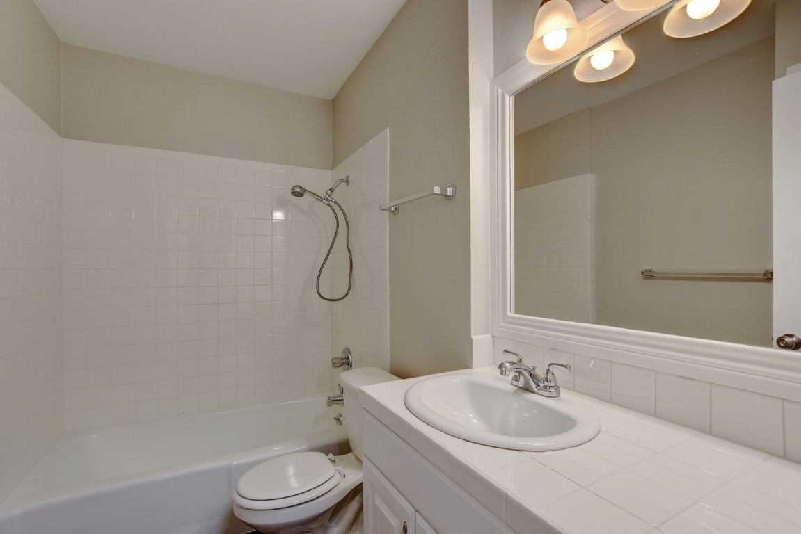 303 West 40th Street, Unit 101 Austin, TX 78751 - Photo 11 of 17