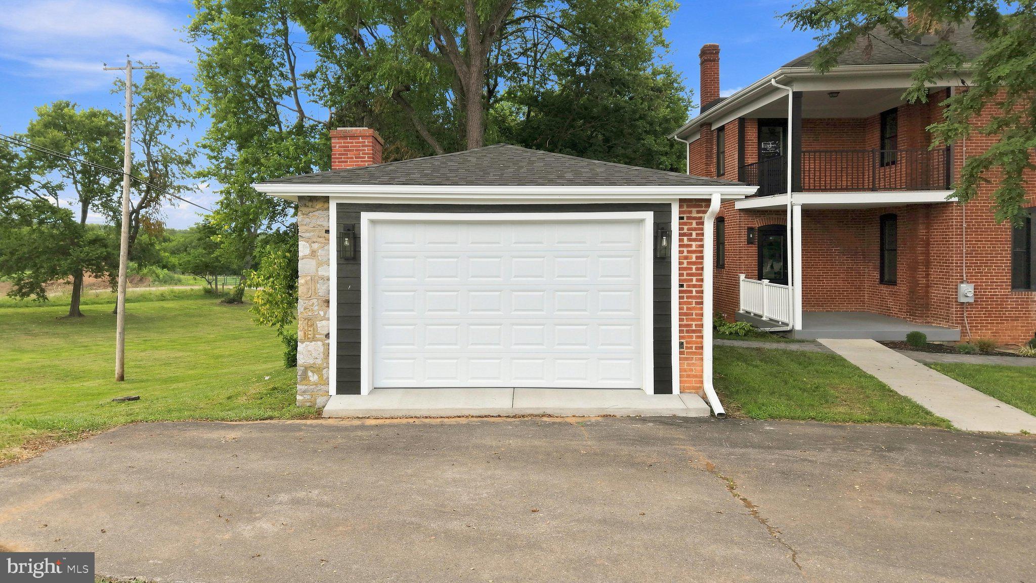 2122 Jones Road Winchester, VA 22602 - Photo 46 of 58 Garage