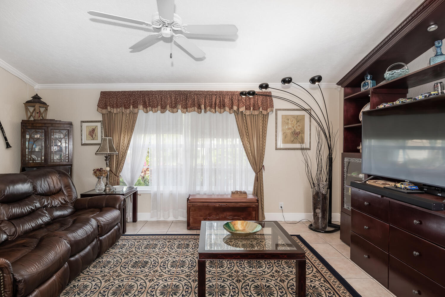 9192 Edgemont Lane Boca Raton, FL 33434 - Photo 3 of 24 Must See Property-large-005-021-Living R