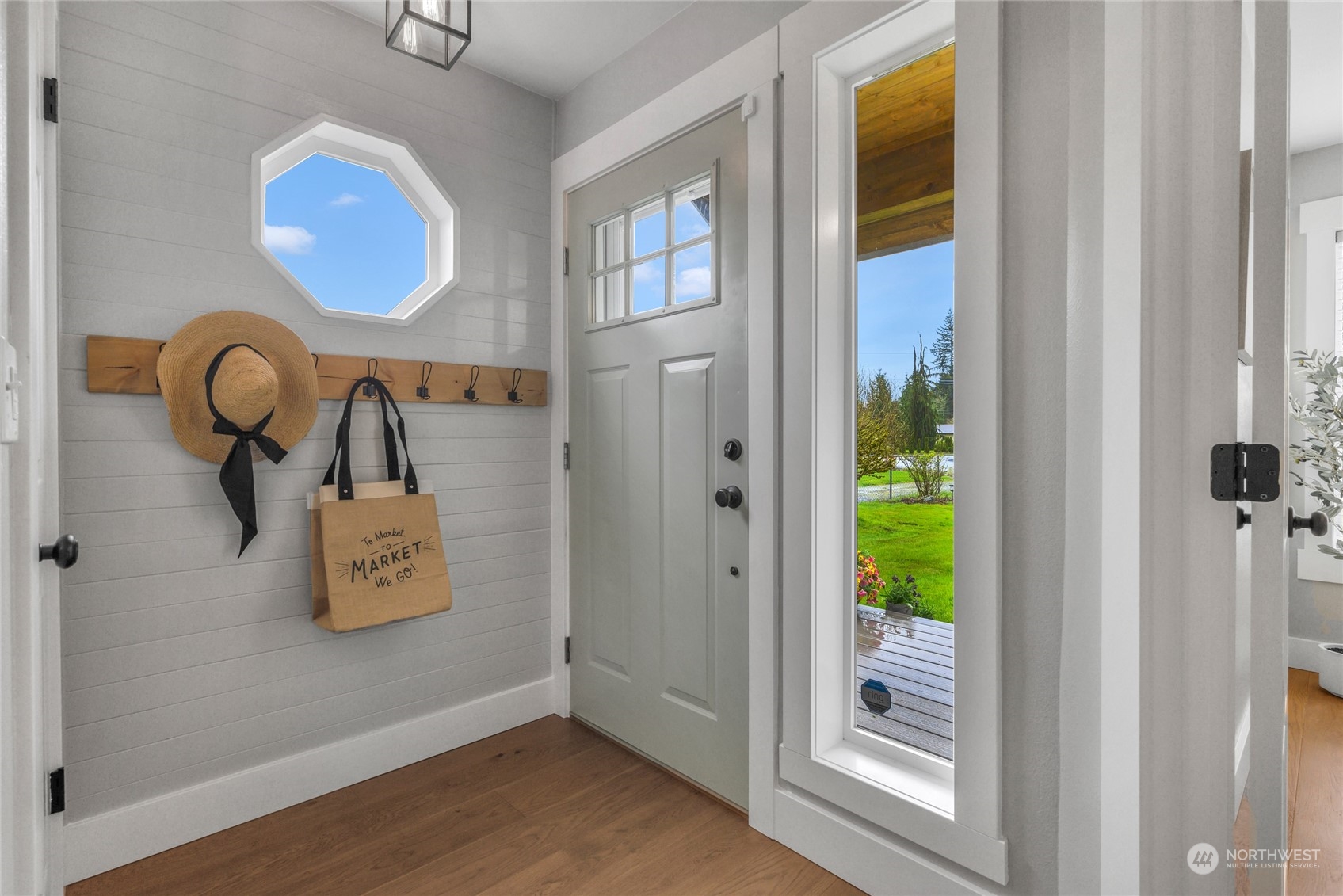 25323 Cromwell Road Monroe, WA 98272 - Photo 4 of 38 a view of an entryway