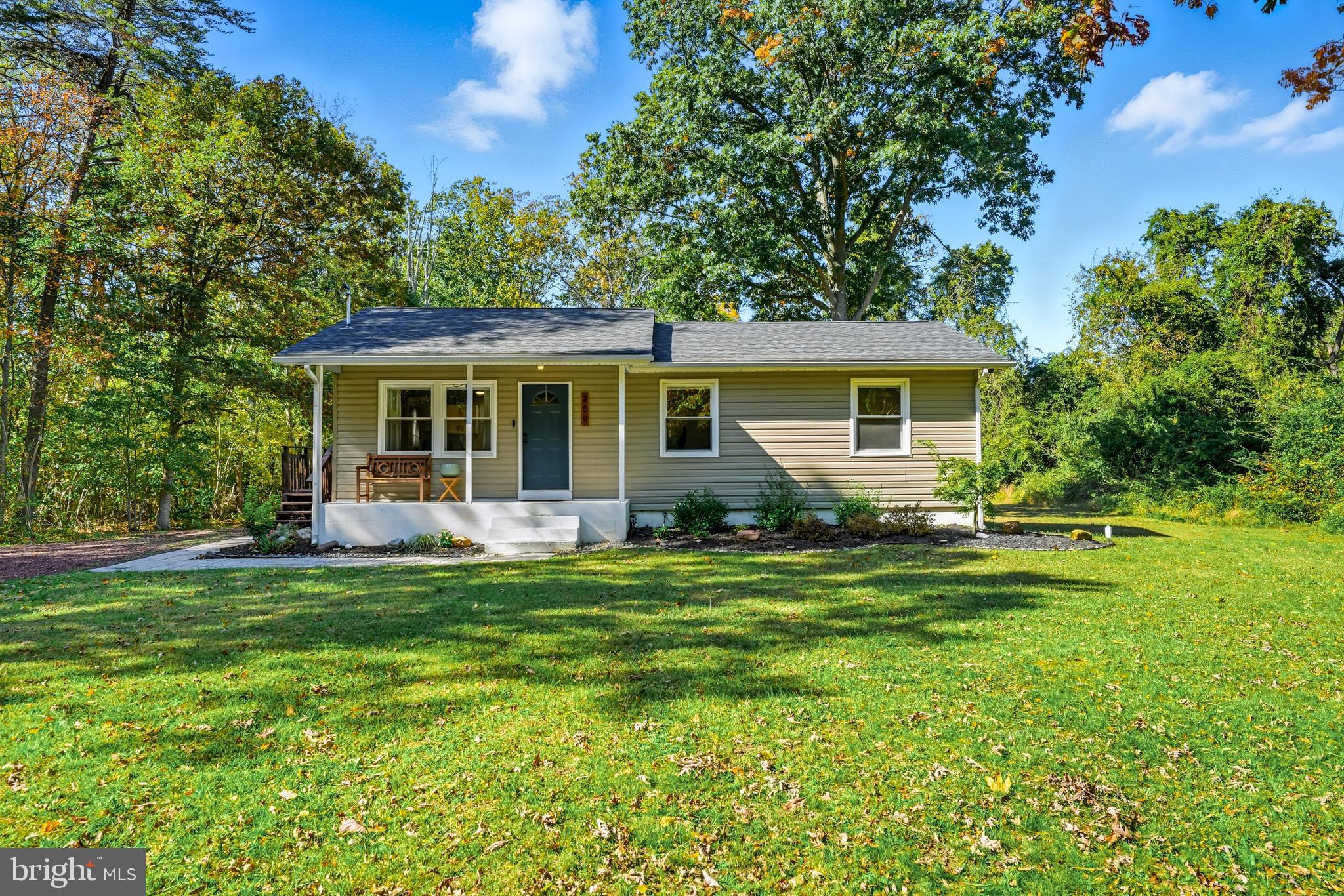 a view of a house with a backyard
