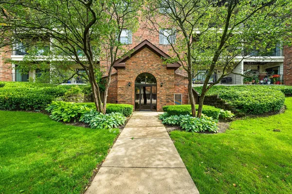 $235,000 | 611 Hapsfield Lane, Unit 306, Buffalo Grove, IL 60089