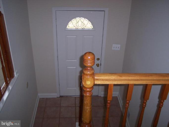 5771 Heming Avenue Springfield, VA 22151 - Photo 2 of 15 Entrance / Foyer