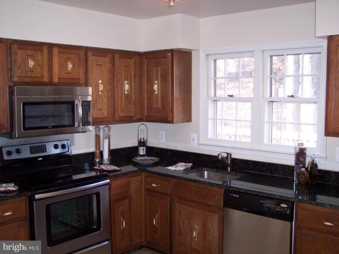 5771 Heming Avenue Springfield, VA 22151 - Photo 9 of 15 Kitchen #2